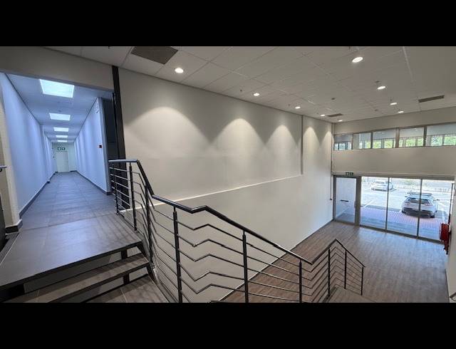 650M² OFFICE TO LET IN RIVERSIDE
